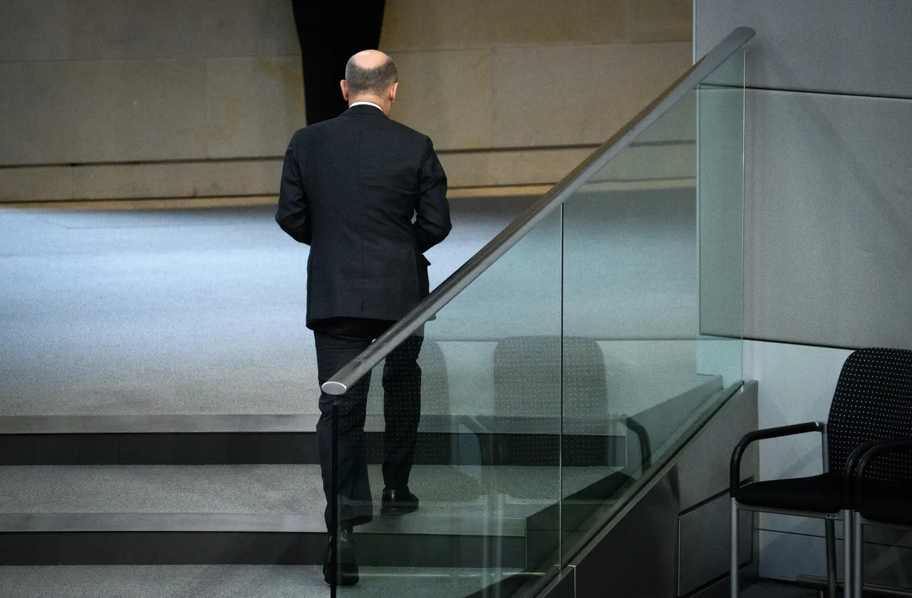 Scholz packt seine Kisten im Kanzleramt